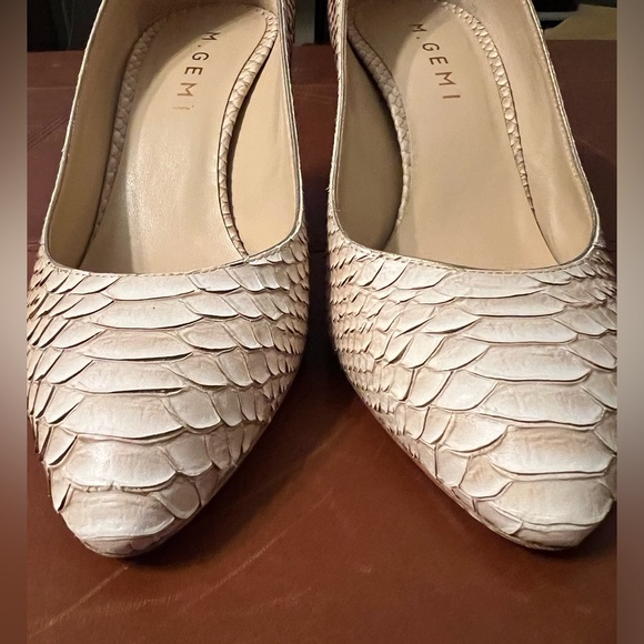 M. Gemi Lustro Creamy beige Snakeskin pumps in beautiful condition. Size 35 1/2 - Picture 7 of 7